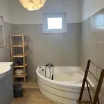 F2 Proche Petite Venise Daire *